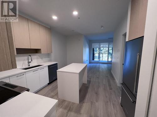 210 7599 15Th Street, Burnaby, BC - Indoor Photo Showing Kitchen