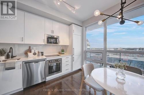 1915 - 460 Adelaide Street E, Toronto, ON - Indoor Photo Showing Kitchen With Upgraded Kitchen