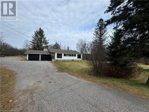 View of front of home featuring a front lawn - 3877 Hwy 17 E, Mattawa, ON - Outdoor