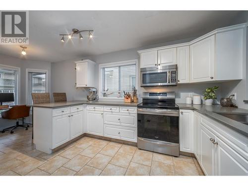 1120 Guisachan Road Unit# 74 Lot# 74, Kelowna, BC - Indoor Photo Showing Kitchen