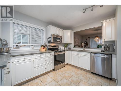 1120 Guisachan Road Unit# 74 Lot# 74, Kelowna, BC - Indoor Photo Showing Kitchen