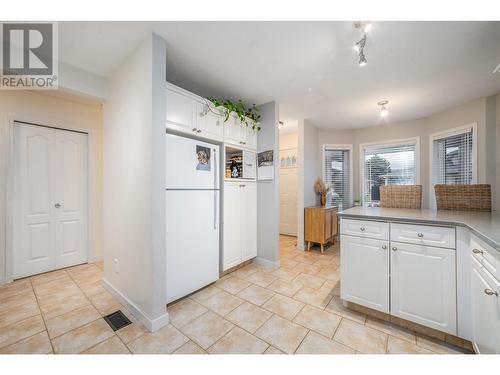 1120 Guisachan Road Unit# 74 Lot# 74, Kelowna, BC - Indoor Photo Showing Kitchen