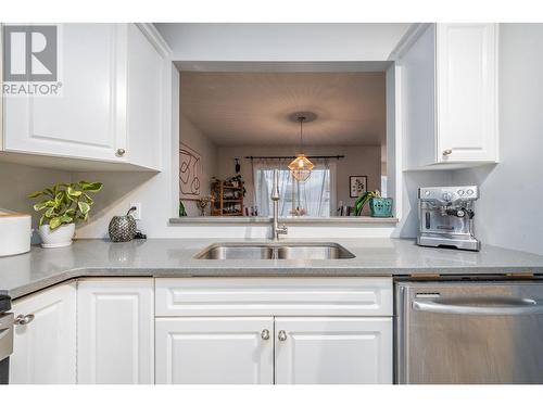 1120 Guisachan Road Unit# 74 Lot# 74, Kelowna, BC - Indoor Photo Showing Kitchen With Double Sink