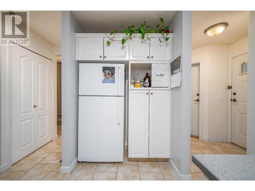 1120 Guisachan Road Unit# 74 Lot# 74, Kelowna, BC - Indoor Photo Showing Kitchen