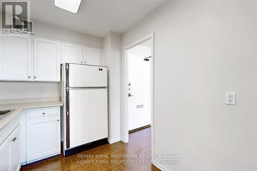 702 - 20 Forest Manor Road, Toronto, ON - Indoor Photo Showing Kitchen