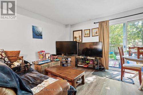 3069 Empire Place, Niagara Falls, ON - Indoor Photo Showing Living Room