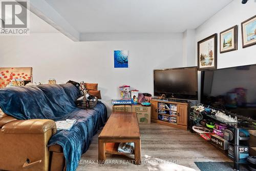 3069 Empire Place, Niagara Falls, ON - Indoor Photo Showing Living Room