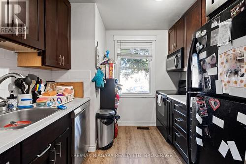 3069 Empire Place, Niagara Falls, ON - Indoor Photo Showing Kitchen