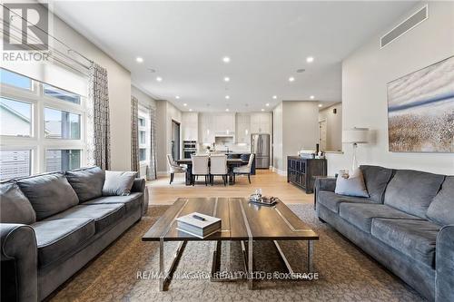 13 Francesco Crescent, St. Catharines, ON - Indoor Photo Showing Living Room