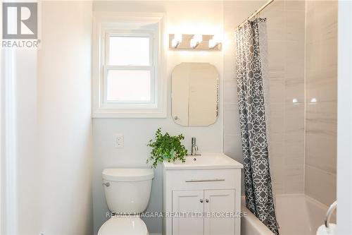 261 Vine Street, St. Catharines (Fairview), ON - Indoor Photo Showing Bathroom