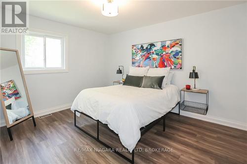 261 Vine Street, St. Catharines (Fairview), ON - Indoor Photo Showing Bedroom