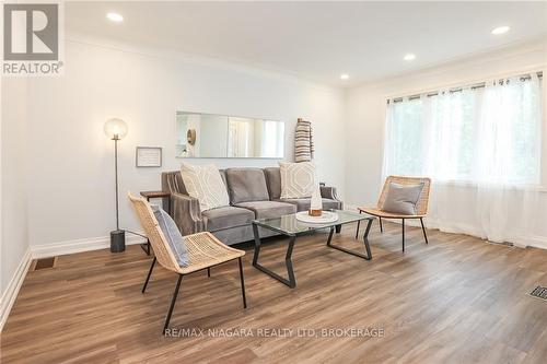 261 Vine Street, St. Catharines (Fairview), ON - Indoor Photo Showing Living Room