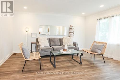 261 Vine Street, St. Catharines (Fairview), ON - Indoor Photo Showing Living Room