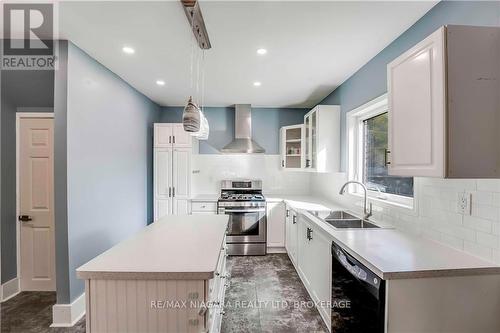 5020 Fifth Avenue, Niagara Falls, ON - Indoor Photo Showing Kitchen With Double Sink With Upgraded Kitchen