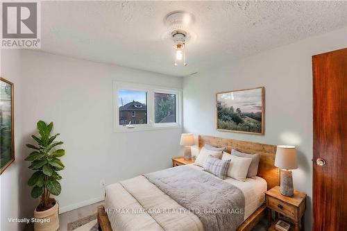 5020 Fifth Avenue, Niagara Falls, ON - Indoor Photo Showing Bedroom