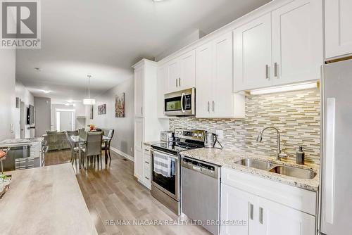 B - 90 Ormond Street N, Thorold (557 - Thorold Downtown), ON - Indoor Photo Showing Kitchen With Double Sink With Upgraded Kitchen