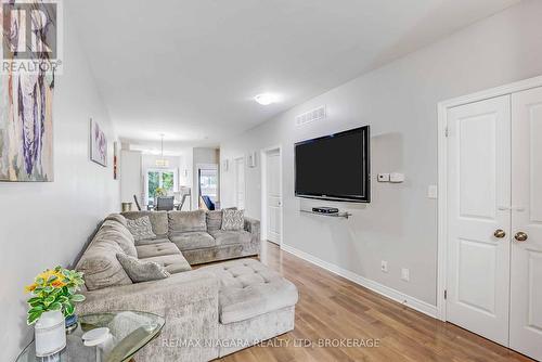 B - 90 Ormond Street N, Thorold (557 - Thorold Downtown), ON - Indoor Photo Showing Living Room