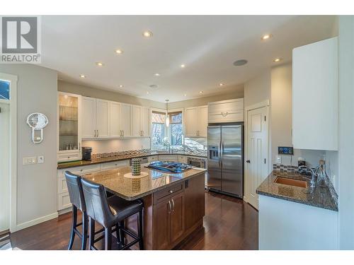 1821 Ironwood Crescent, Kamloops, BC - Indoor Photo Showing Kitchen With Double Sink