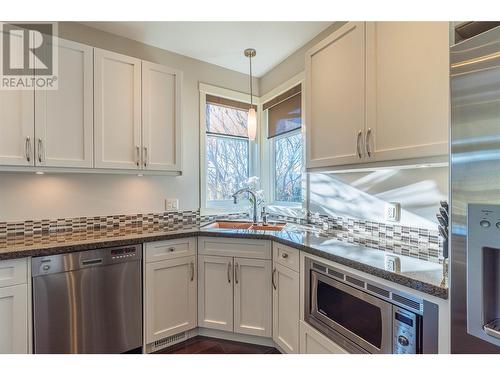 1821 Ironwood Crescent, Kamloops, BC - Indoor Photo Showing Kitchen With Upgraded Kitchen