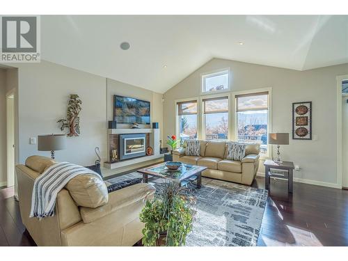 1821 Ironwood Crescent, Kamloops, BC - Indoor Photo Showing Living Room With Fireplace