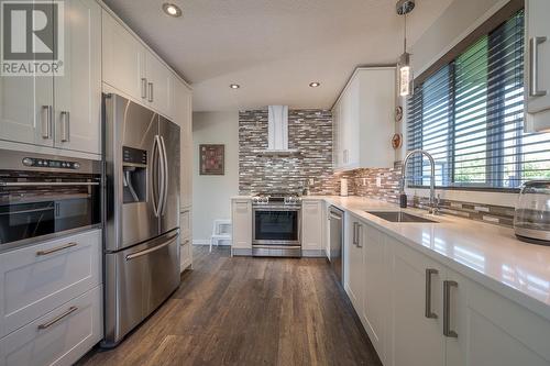 991 12Th Street, Kamloops, BC - Indoor Photo Showing Kitchen With Upgraded Kitchen