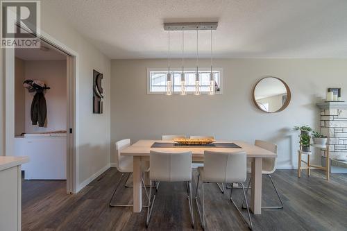 991 12Th Street, Kamloops, BC - Indoor Photo Showing Dining Room