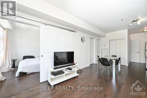 425 - 429 Kent Street, Ottawa, ON - Indoor Photo Showing Living Room