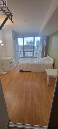 2104 - 761 Bay Street, Toronto, ON - Indoor