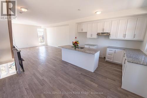 9 Shatner Turnabout, Vaughan, ON - Indoor Photo Showing Kitchen