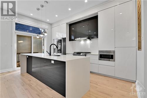 Upgraded Kitchen island - 191 Kipp Street, Ottawa, ON - Indoor Photo Showing Kitchen With Upgraded Kitchen