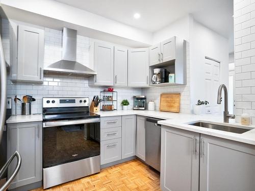 Cuisine - 1043 Rue St-Philippe, Montréal (Le Sud-Ouest), QC - Indoor Photo Showing Kitchen With Upgraded Kitchen