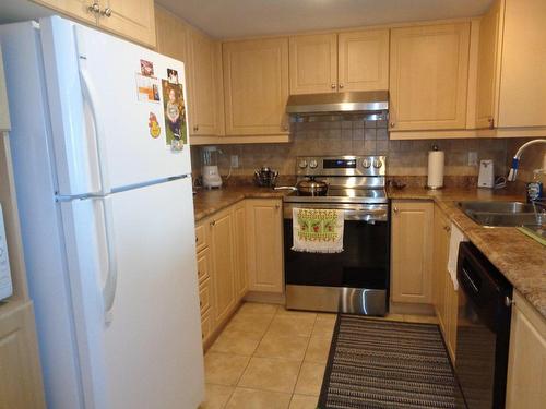 Cuisine - 7275 Av. De Beaufort, Montréal (Anjou), QC - Indoor Photo Showing Kitchen With Double Sink