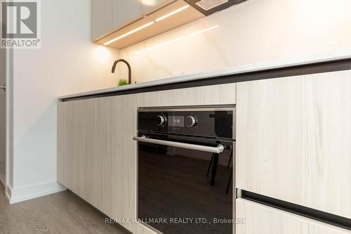 813 - 425 Front Street E, Toronto, ON - Indoor Photo Showing Kitchen