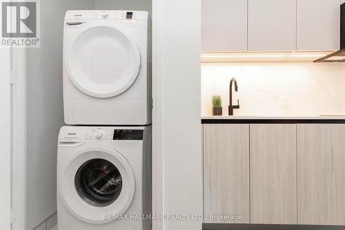 813 - 425 Front Street E, Toronto, ON - Indoor Photo Showing Laundry Room