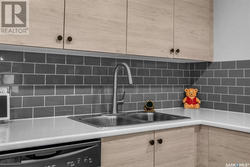 423 D Avenue S, Saskatoon, SK - Indoor Photo Showing Kitchen With Double Sink