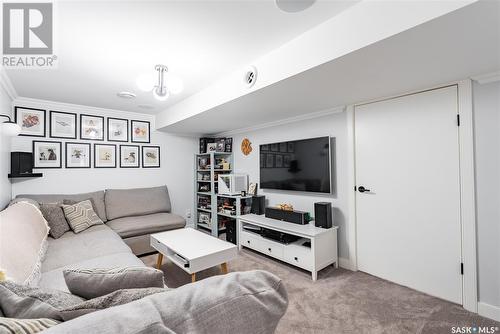 423 D Avenue S, Saskatoon, SK - Indoor Photo Showing Living Room