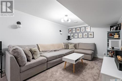 423 D Avenue S, Saskatoon, SK - Indoor Photo Showing Living Room