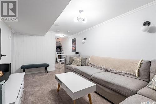 423 D Avenue S, Saskatoon, SK - Indoor Photo Showing Living Room