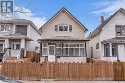 423 D AVENUE S  Saskatoon, SK S7M 1R4