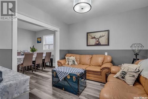 423 D Avenue S, Saskatoon, SK - Indoor Photo Showing Living Room