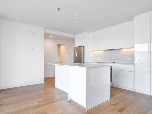 Cuisine - 2201-2320 Rue Tupper, Montréal (Ville-Marie), QC - Indoor Photo Showing Kitchen With Upgraded Kitchen