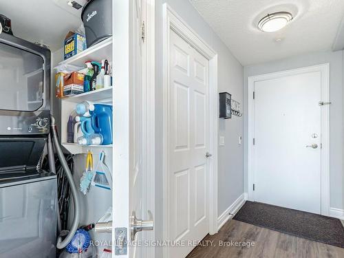 1019A-700 Humberwood Blvd, Toronto, ON - Indoor Photo Showing Laundry Room