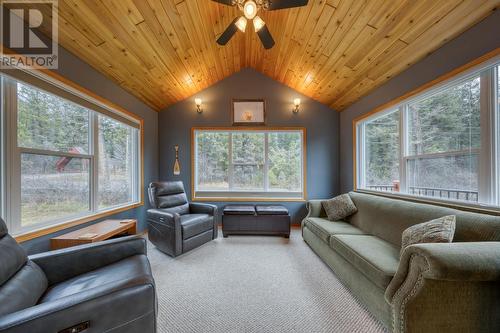 Den - 4880 James Street, Fairmont Hot Springs, BC - Indoor Photo Showing Living Room