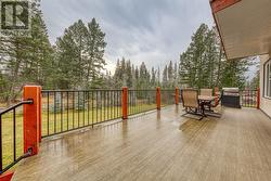 Large deck, accessed from living/dining area - 