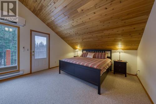 Primary bedroom - 4880 James Street, Fairmont Hot Springs, BC - Indoor Photo Showing Bedroom