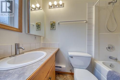 Full sized bathroom 1 - 4880 James Street, Fairmont Hot Springs, BC - Indoor Photo Showing Bathroom