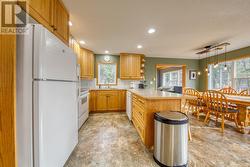 Kitchen and peninsula - 