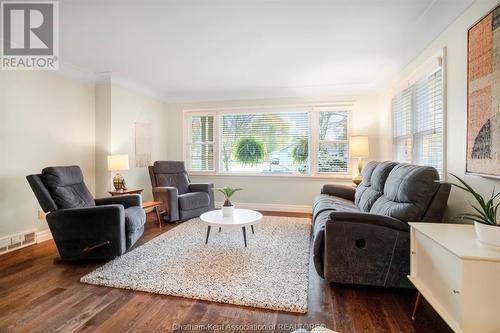 17 Tweedsmuir Avenue East, Chatham, ON - Indoor Photo Showing Living Room