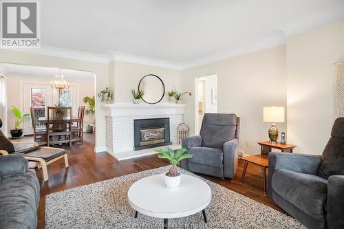 17 Tweedsmuir Avenue East, Chatham, ON - Indoor Photo Showing Living Room With Fireplace