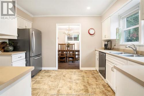 17 Tweedsmuir Avenue East, Chatham, ON - Indoor Photo Showing Kitchen With Double Sink